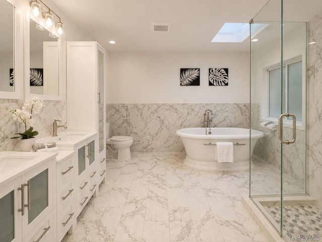 32 Valley Road, Old Westbury, NY 11568