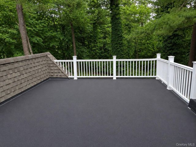 32 Valley Road, Old Westbury, NY 11568