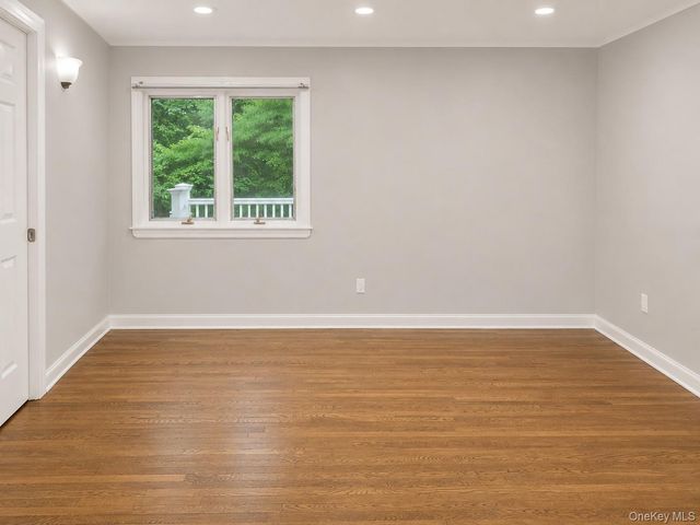 32 Valley Road, Old Westbury, NY 11568