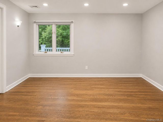 32 Valley Road, Old Westbury, NY 11568
