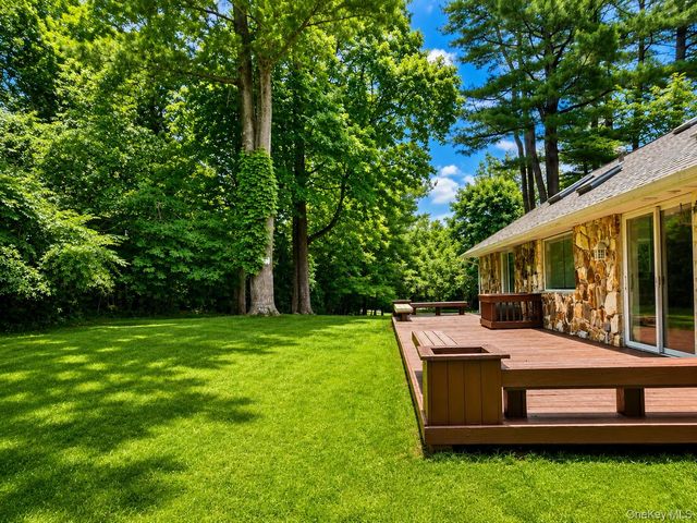 32 Valley Road, Old Westbury, NY 11568