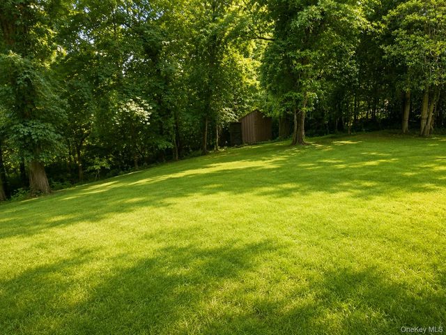 32 Valley Road, Old Westbury, NY 11568