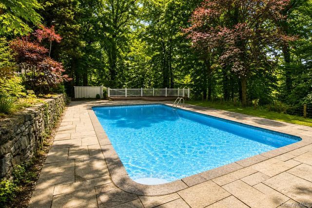 32 Valley Road, Old Westbury, NY 11568