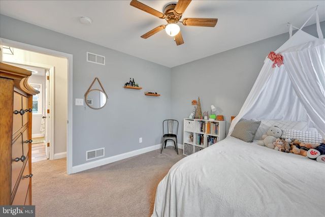 70 BROOKFIELD DR, Ephrata, PA 17522