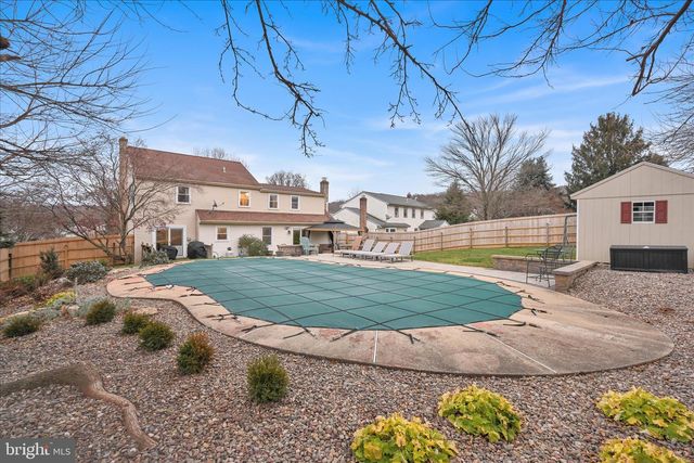 70 BROOKFIELD DR, Ephrata, PA 17522