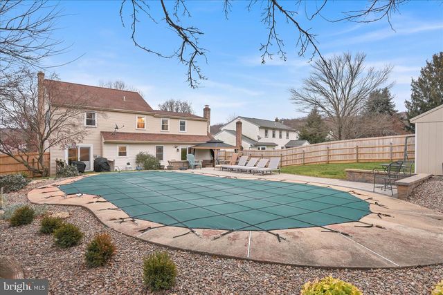 70 BROOKFIELD DR, Ephrata, PA 17522