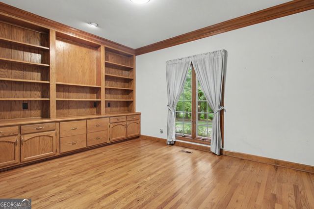 8554 Shoreline Drive, Jonesboro, GA 30236