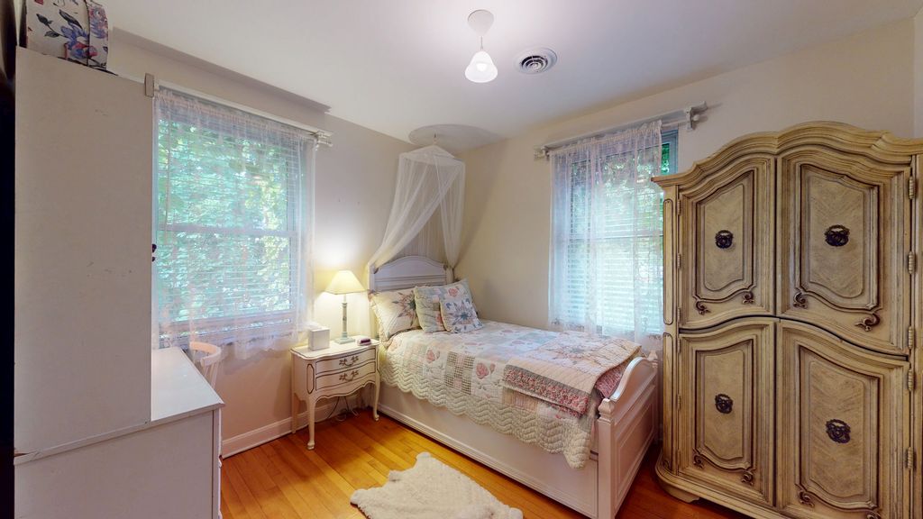 Image 14 of property listing at 315 E Union Avenue, Wheaton, IL 60187