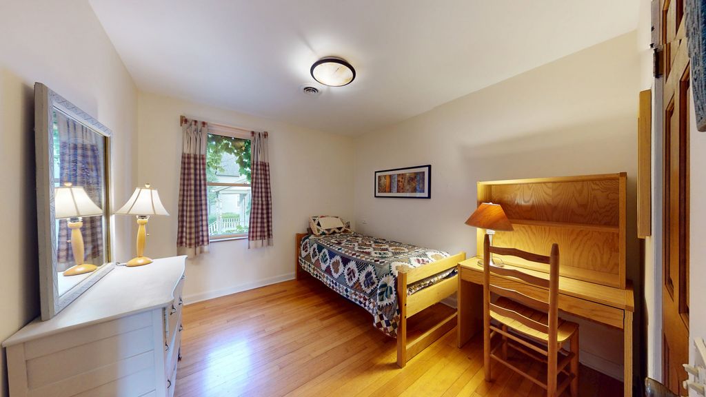 Image 16 of property listing at 315 E Union Avenue, Wheaton, IL 60187