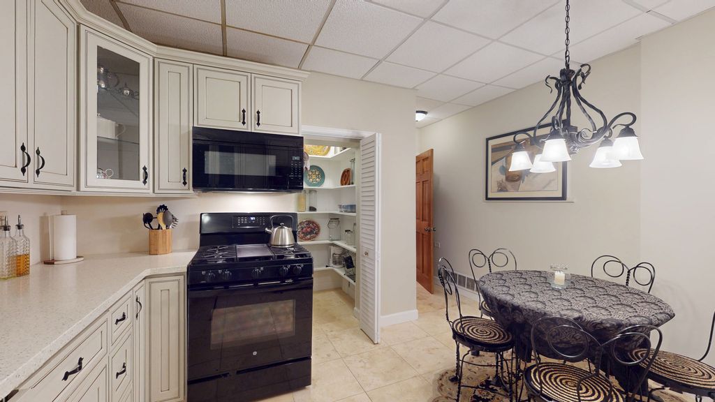 Image 19 of property listing at 315 E Union Avenue, Wheaton, IL 60187
