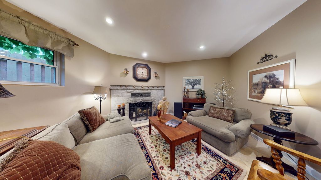 Image 21 of property listing at 315 E Union Avenue, Wheaton, IL 60187