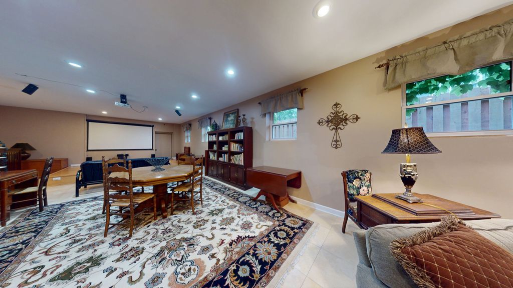 Image 22 of property listing at 315 E Union Avenue, Wheaton, IL 60187