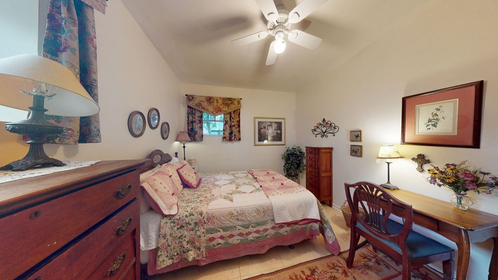Image 23 of property listing at 315 E Union Avenue, Wheaton, IL 60187