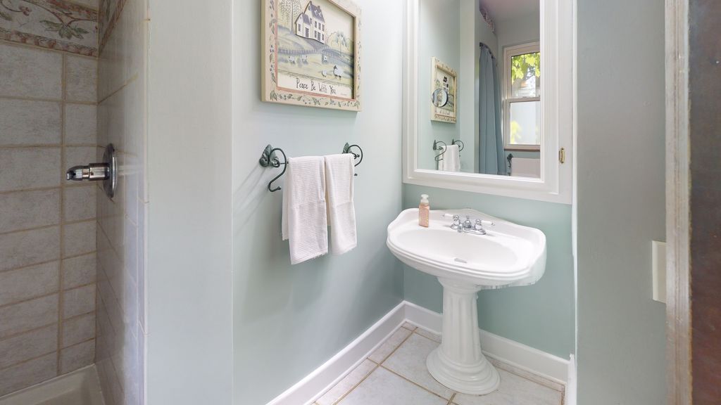 Image 25 of property listing at 315 E Union Avenue, Wheaton, IL 60187