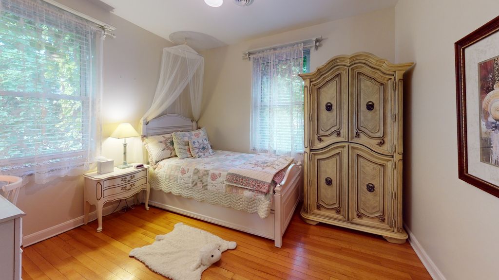 Image 30 of property listing at 315 E Union Avenue, Wheaton, IL 60187