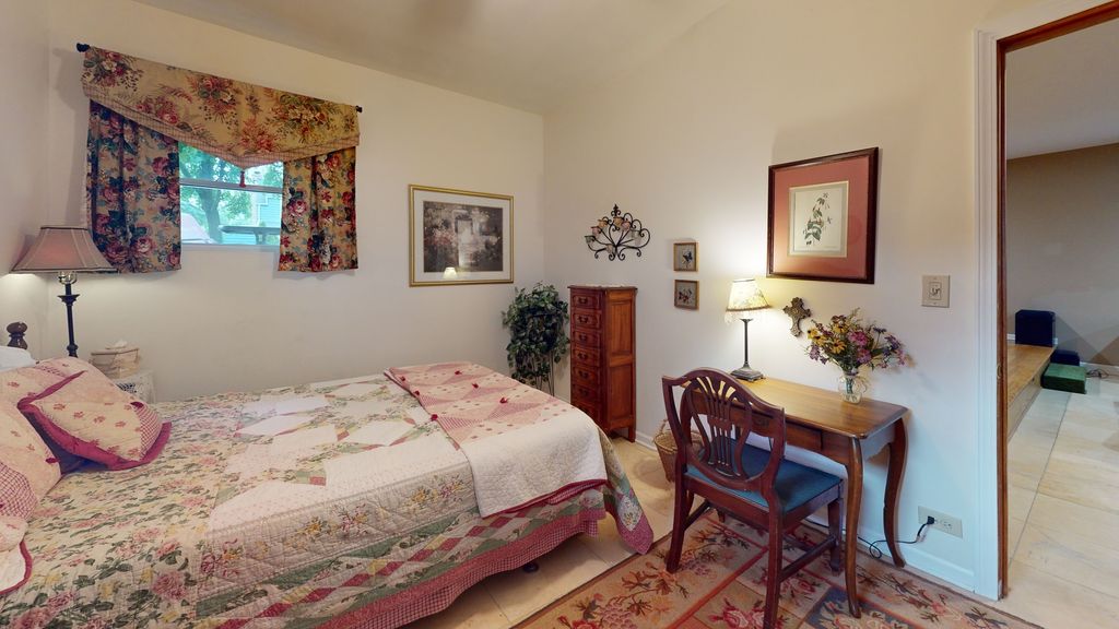 Image 33 of property listing at 315 E Union Avenue, Wheaton, IL 60187