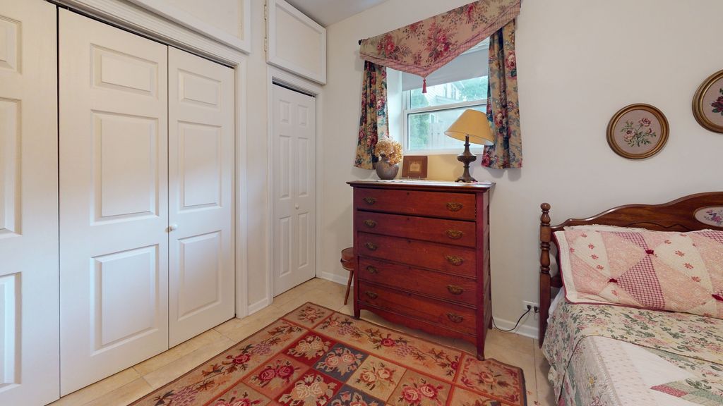Image 34 of property listing at 315 E Union Avenue, Wheaton, IL 60187
