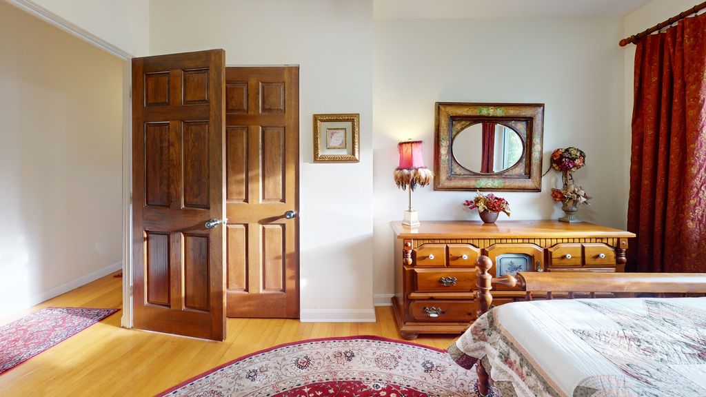 Image 36 of property listing at 315 E Union Avenue, Wheaton, IL 60187