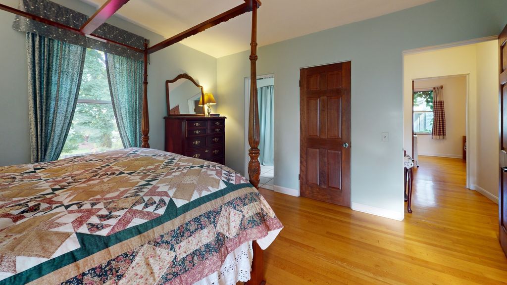 Image 37 of property listing at 315 E Union Avenue, Wheaton, IL 60187