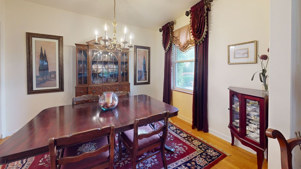 Image 39 of property listing at 315 E Union Avenue, Wheaton, IL 60187