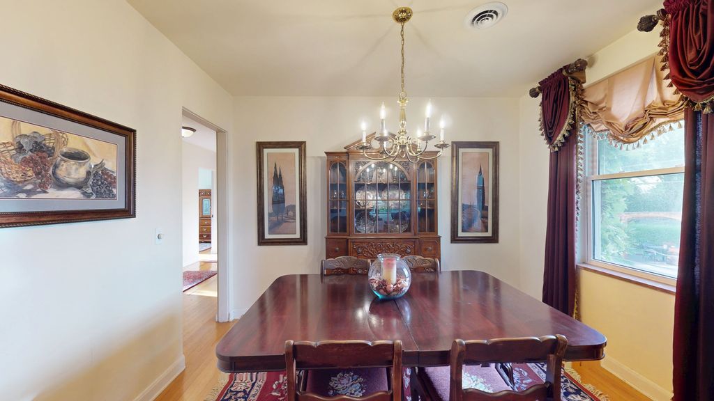 Image 5 of property listing at 315 E Union Avenue, Wheaton, IL 60187