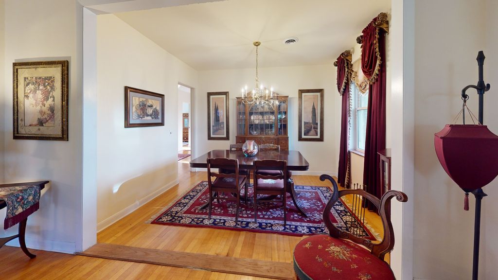 Image 41 of property listing at 315 E Union Avenue, Wheaton, IL 60187