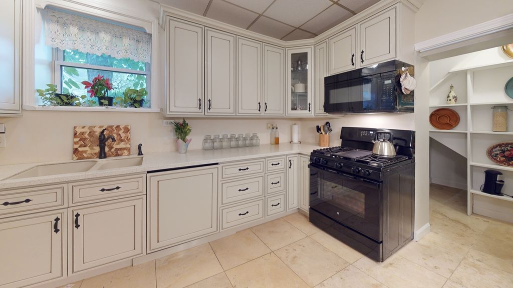 Image 44 of property listing at 315 E Union Avenue, Wheaton, IL 60187