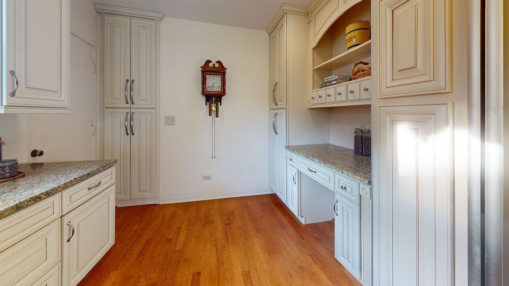 Image 45 of property listing at 315 E Union Avenue, Wheaton, IL 60187