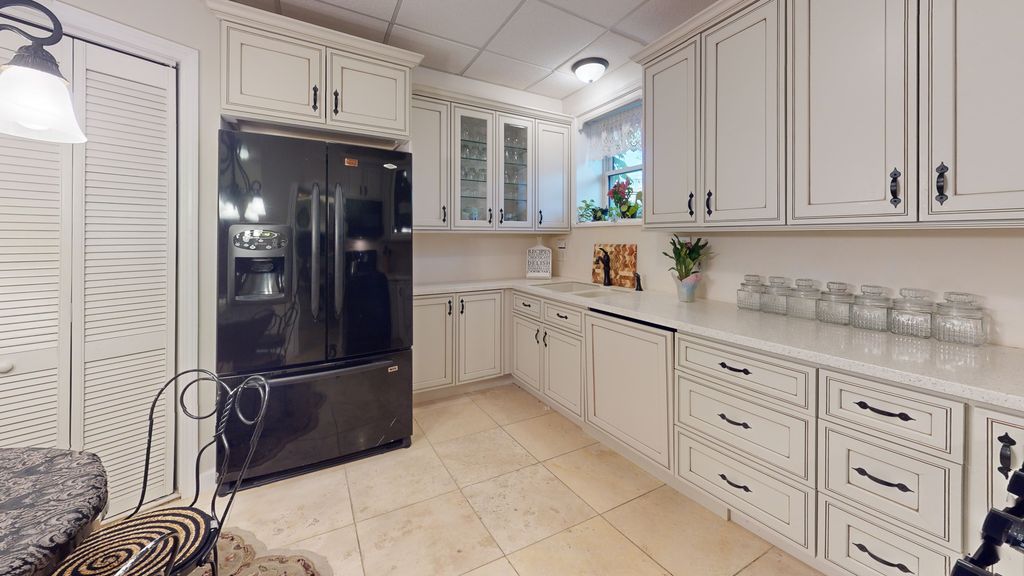 Image 46 of property listing at 315 E Union Avenue, Wheaton, IL 60187