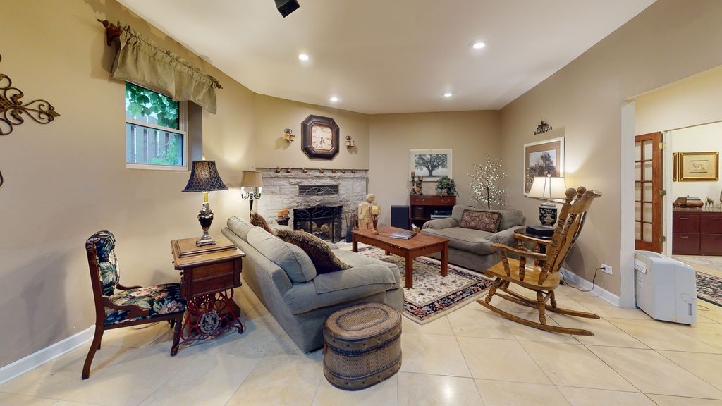 Image 54 of property listing at 315 E Union Avenue, Wheaton, IL 60187