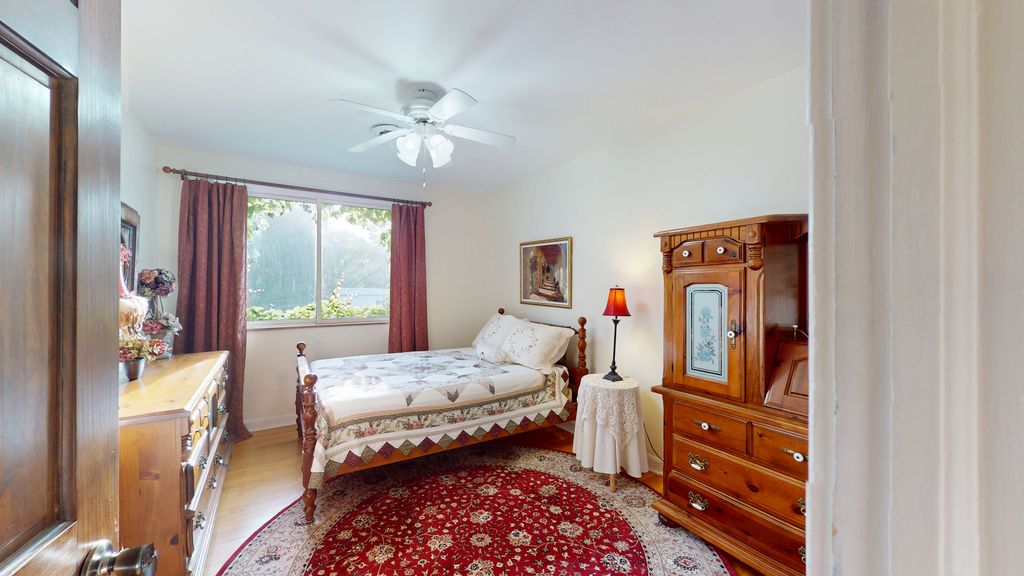 Image 10 of property listing at 315 E Union Avenue, Wheaton, IL 60187