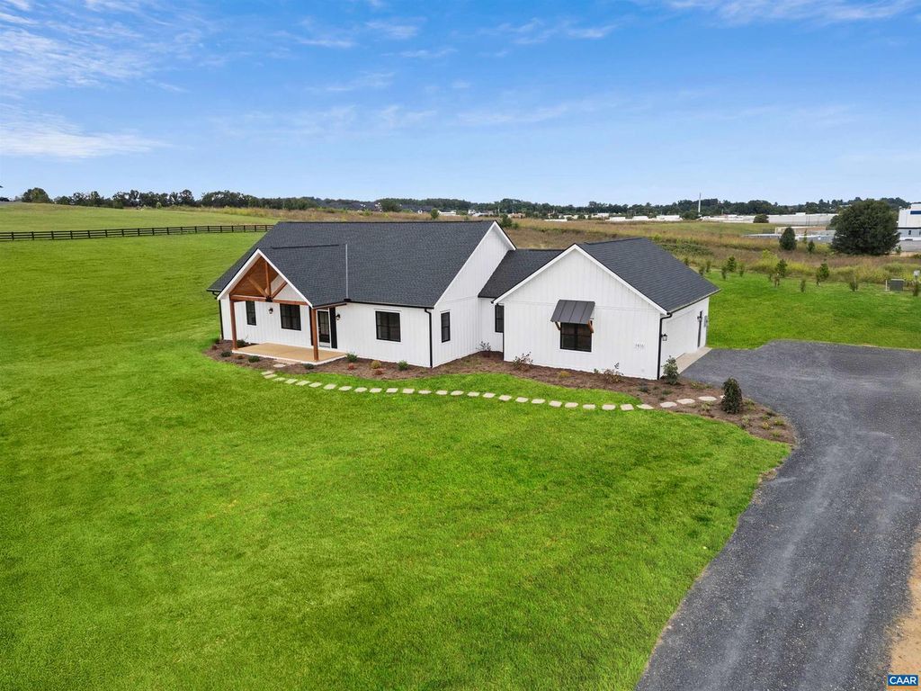 1416 LADD RD, Waynesboro, VA 22980