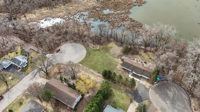 1801 Western Avenue N, Roseville, MN 55113