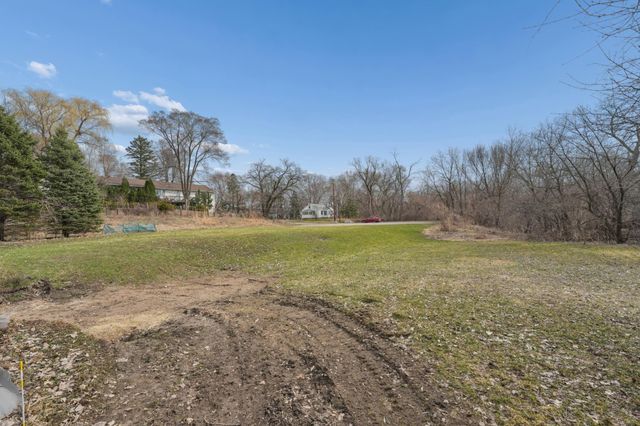 1801 Western Avenue N, Roseville, MN 55113