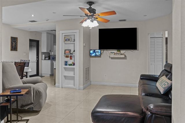 117 W 34th St, Hialeah, FL 33012