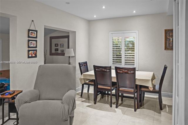 117 W 34th St, Hialeah, FL 33012