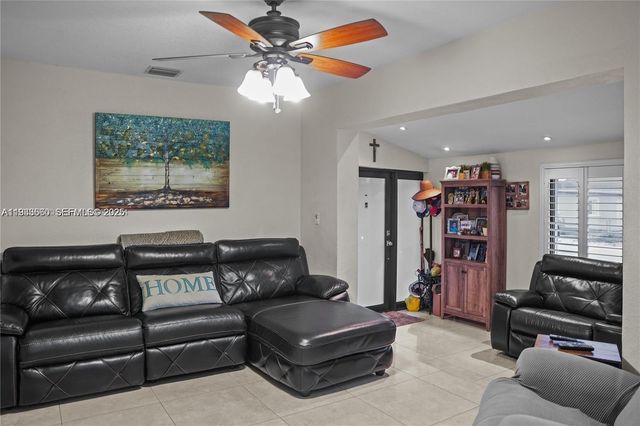 117 W 34th St, Hialeah, FL 33012