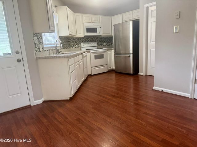 2502 Bluff View Court B, Greenville, NC 27834