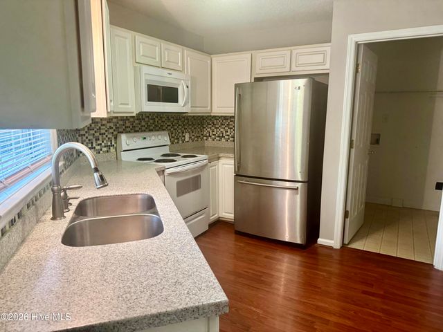 2502 Bluff View Court B, Greenville, NC 27834