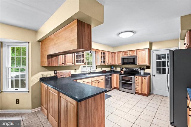 8012 PEMBROKE CIR, Spotsylvania, VA 22551
