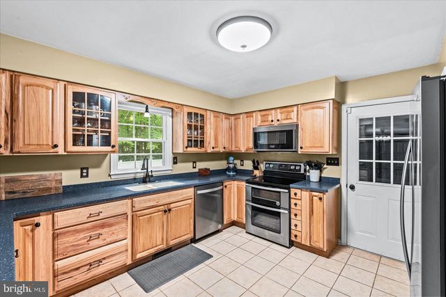 8012 PEMBROKE CIR, Spotsylvania, VA 22551