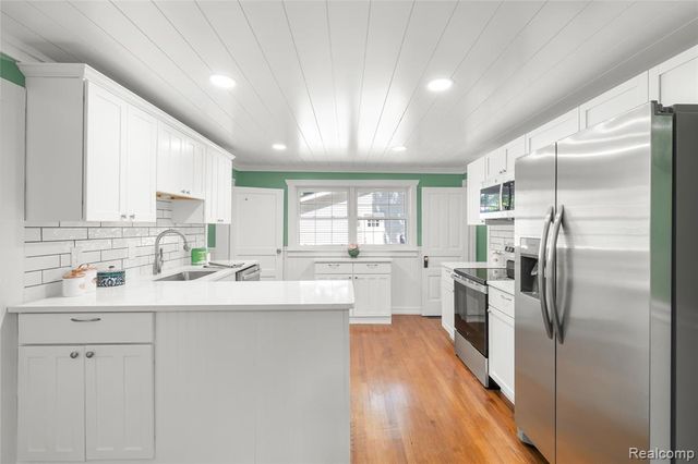 406 E Sherman Street, Holly, MI 48442