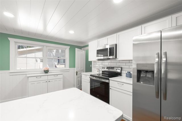 406 E Sherman Street, Holly, MI 48442