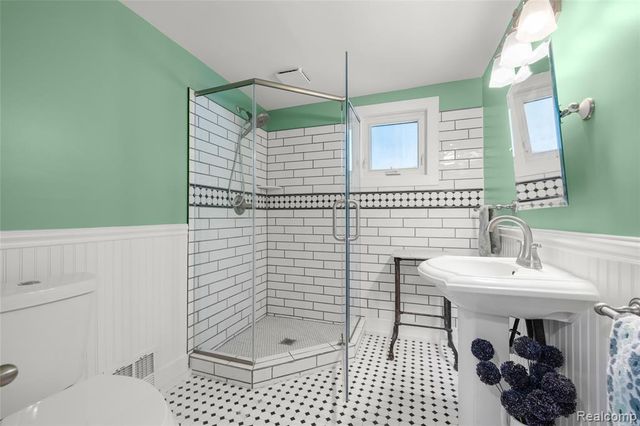 406 E Sherman Street, Holly, MI 48442