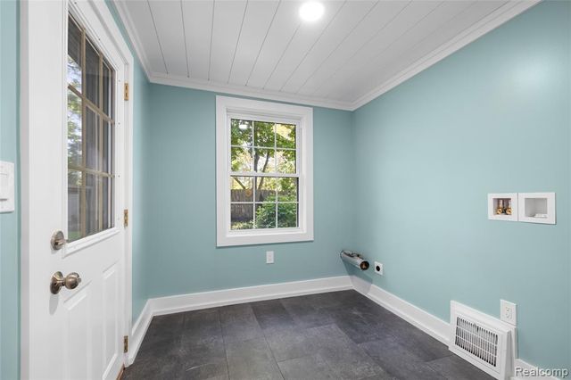 406 E Sherman Street, Holly, MI 48442