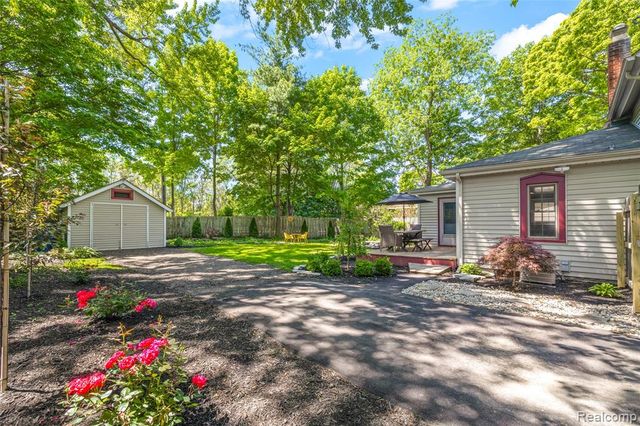 406 E Sherman Street, Holly, MI 48442