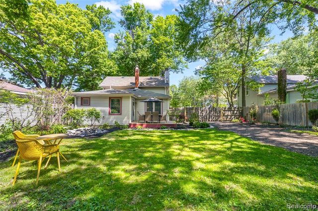 406 E Sherman Street, Holly, MI 48442