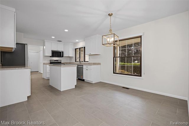 28977 Lake Park Dr. Drive, Farmington, MI 48331