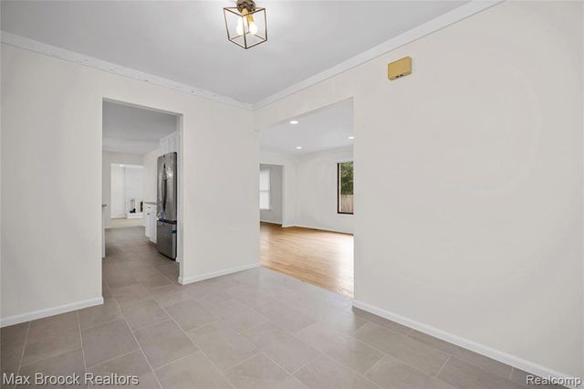 28977 Lake Park Dr. Drive, Farmington, MI 48331
