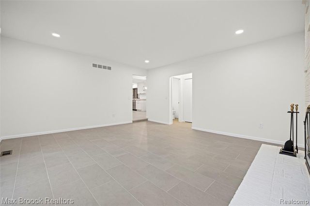28977 Lake Park Dr. Drive, Farmington, MI 48331